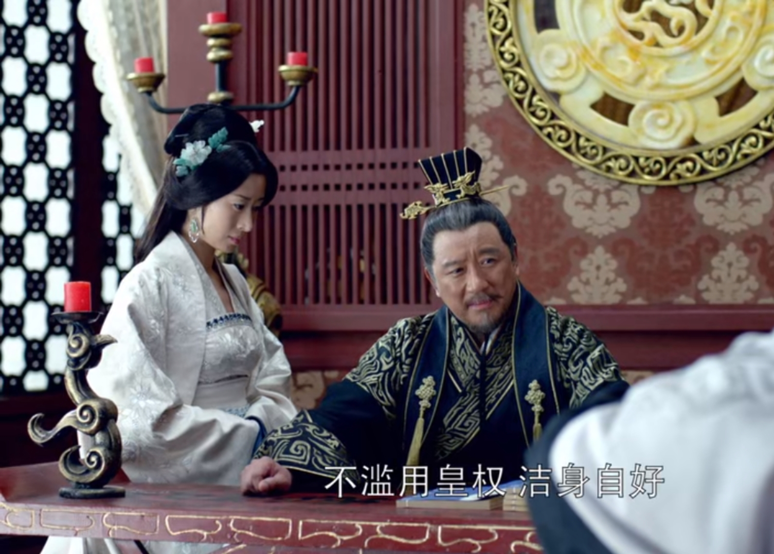 琅琊榜：靖王真像梅长苏所说“愚蠢没脑子”？我们都被这话给骗了