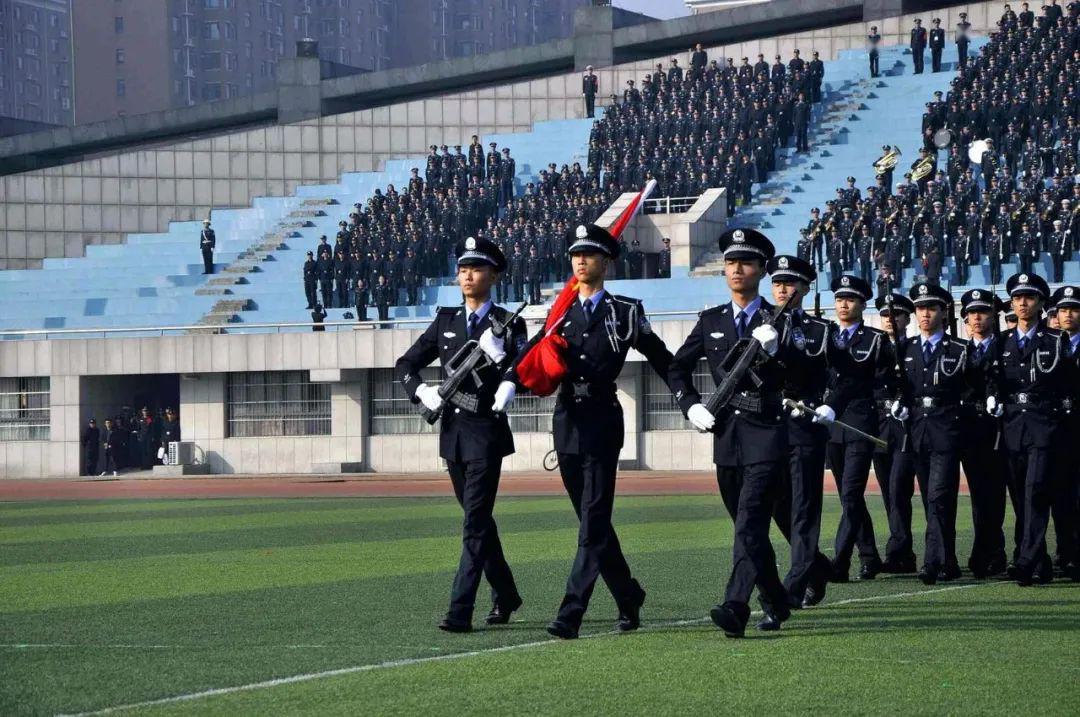 警校共有3档，第一档考上就是金饭碗，专科生也吃香