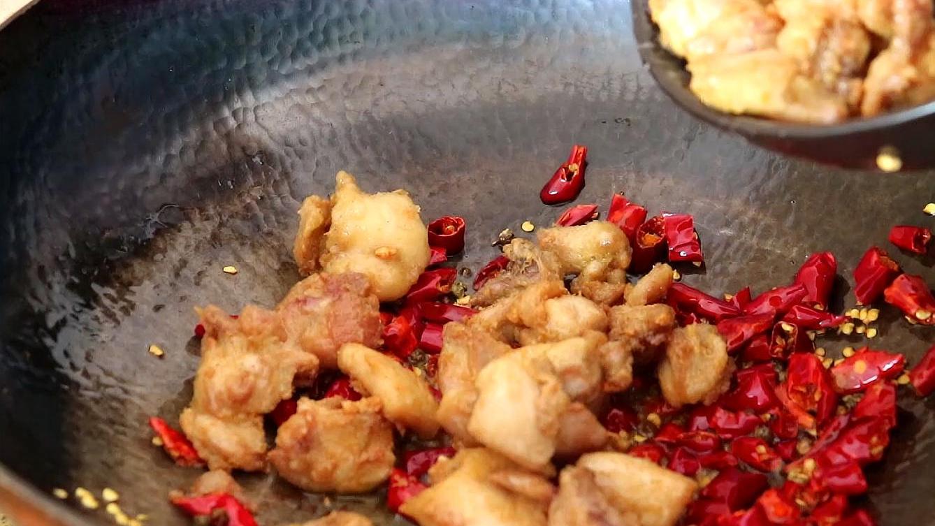 辣子雞丁的做法,辣子雞丁的做法 最正宗的做法