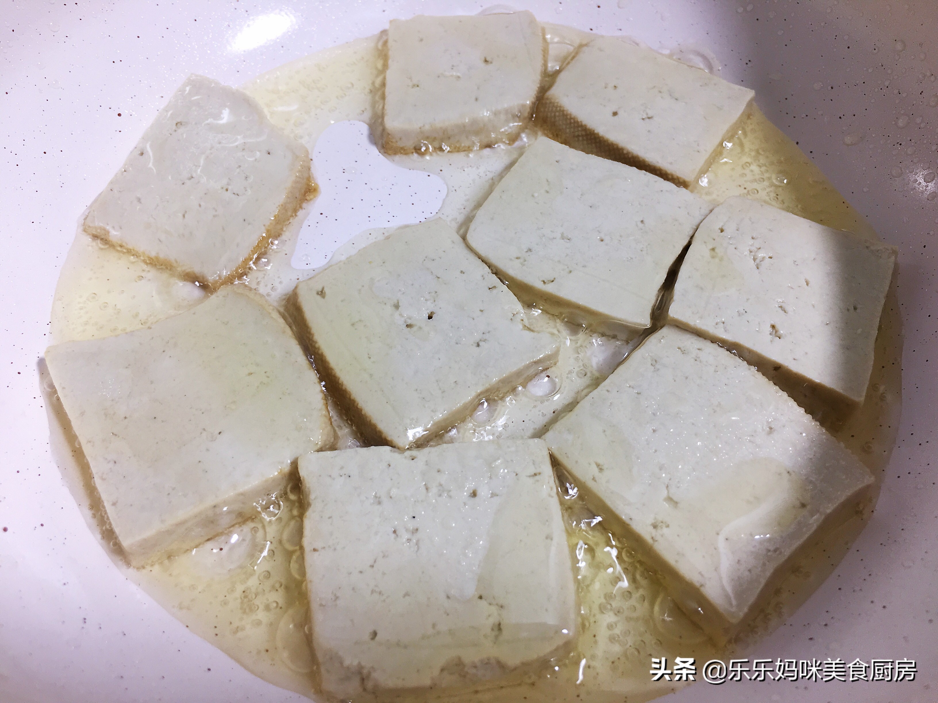 蘿蔔絲豆腐湯怎麼做(家常蘿蔔絲煎蛋豆腐湯的好吃教程)