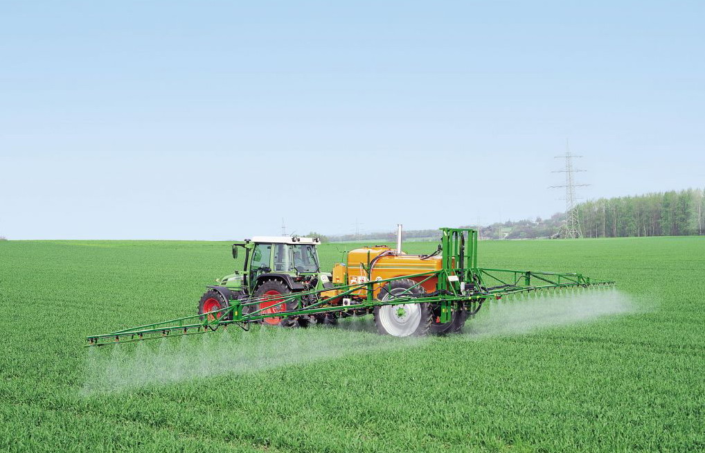 学生被985大学录取，父母摆酒席庆祝，亲戚嘲讽：还不如去复读