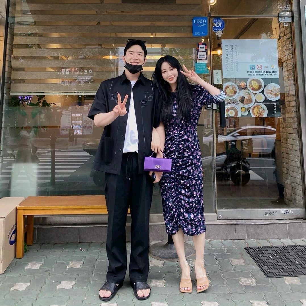 韓藝瑟擺造型，難以置信的身材反轉，“脂肪瘤醫療事故腰部疤痕”