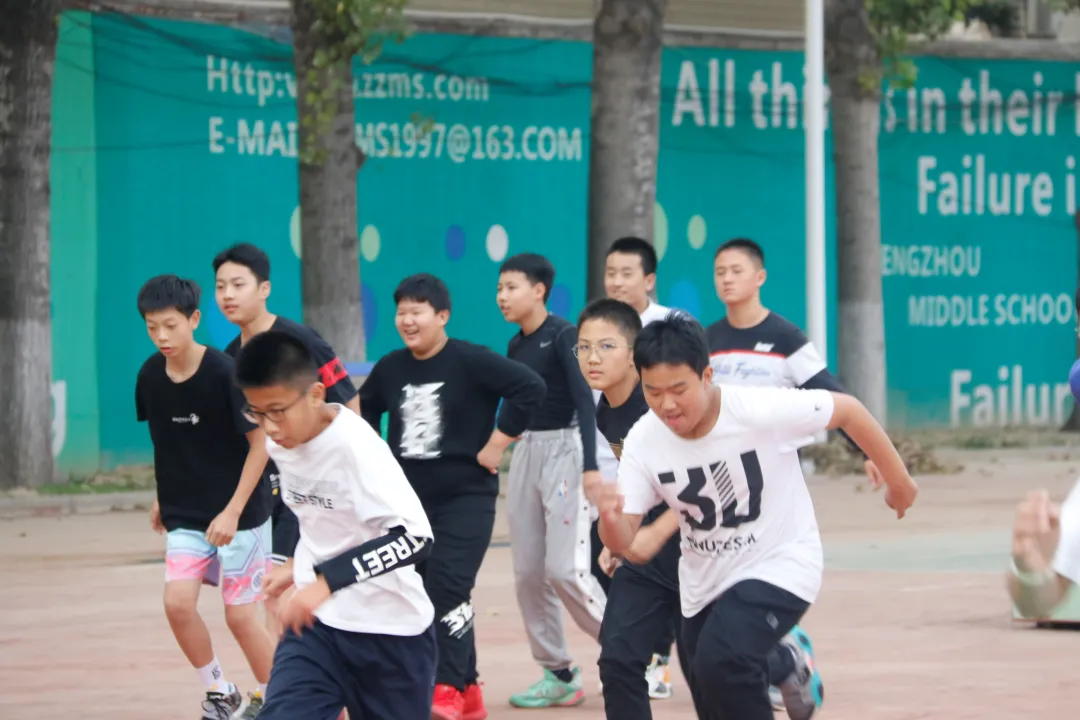 鄭州中學(xué)初中部校本課程開設(shè)側(cè)記(圖5) 鄭州中學(xué)初中部校本課程開設(shè)側(cè)記(圖5)