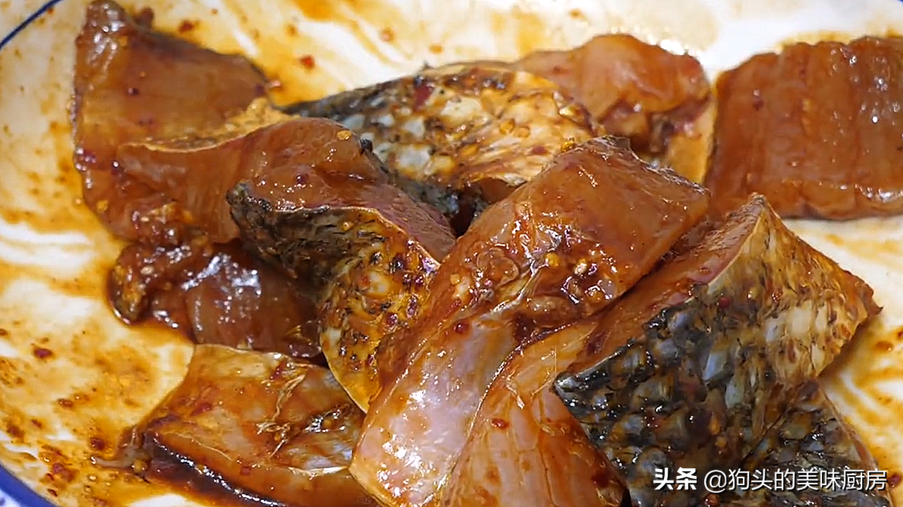 秋天要多吃鱼，教你懒人做法，用料简单味道香，上桌汤汁都不剩