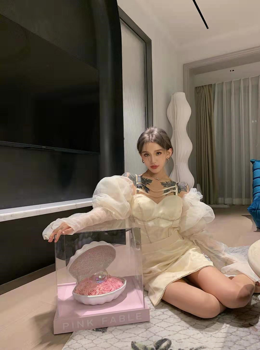 王逗逗晒出恋人车祸照,眼皮青紫又流血,万幸只是皮肉伤