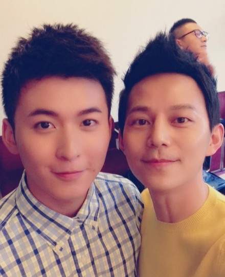 柴格,一个90后,之前曾经在何炅主演的电影《栀子花开》里饰演季彦