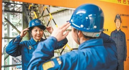 女院士、女书记、女世界冠军、女董事长，这14位“女神”都毕业于同一所大学！