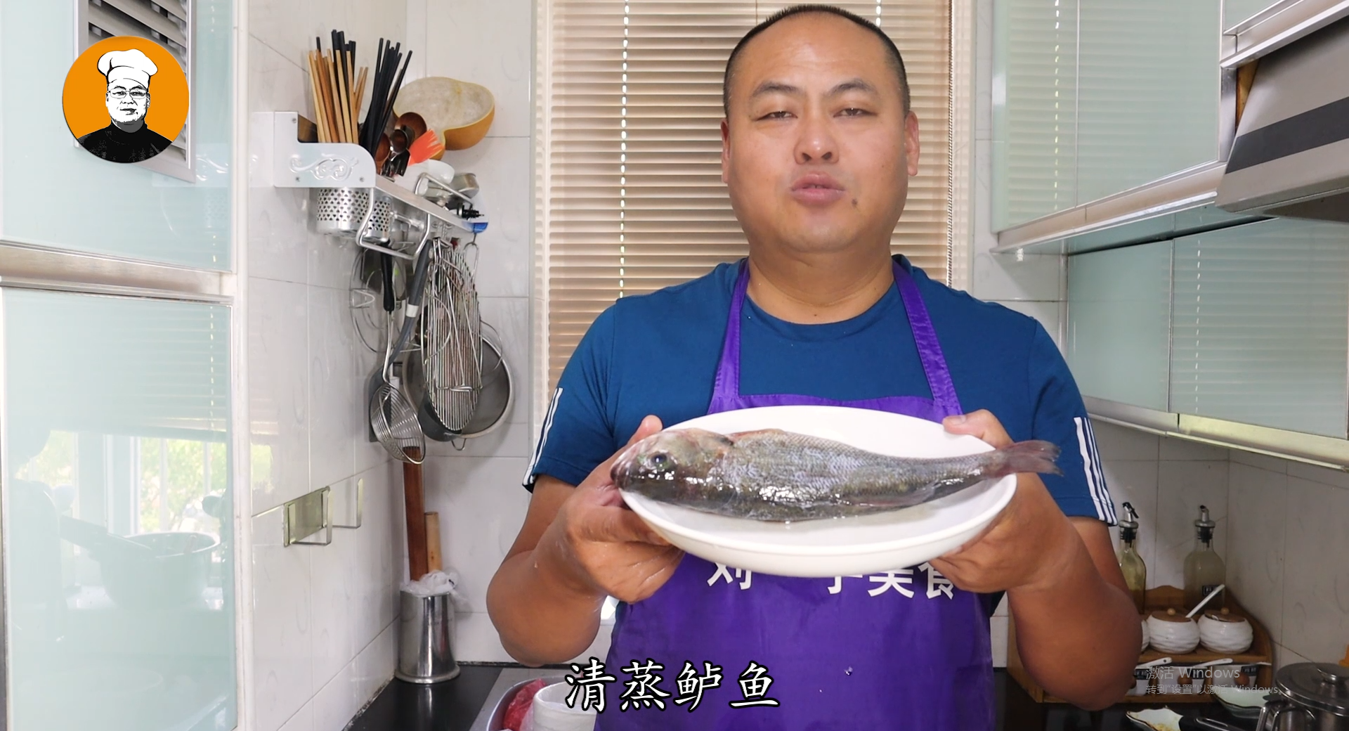 清蒸鲈鱼最简单的做法(鲜嫩美味，清蒸鲈鱼烹饪全攻略)
