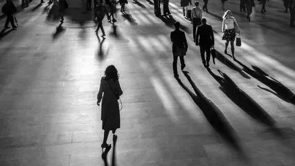 追求女神7年，婚后他却抽出了水果刀……