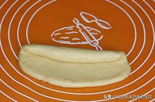 从业十年的面包师告诉你，在家怎么做香香甜甜的酥粒奶油面包