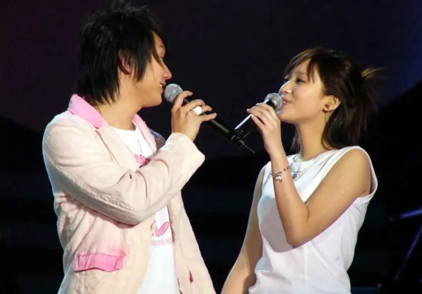 被初恋误以为是穷光蛋，苦追田馥甄“求婚”金莎，林俊杰的绯闻史