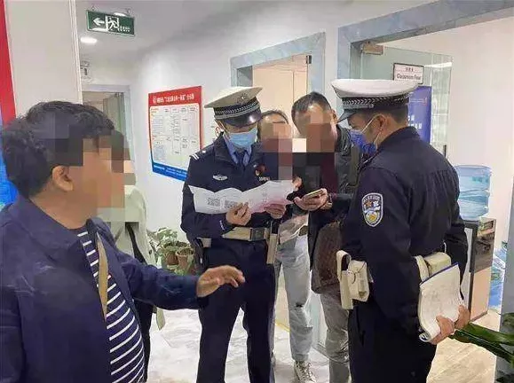 【法治热点早知道】网传某航空公司女员工被领导安排与一老总发生关系,“不雅聊天记录”疯传?公司回应