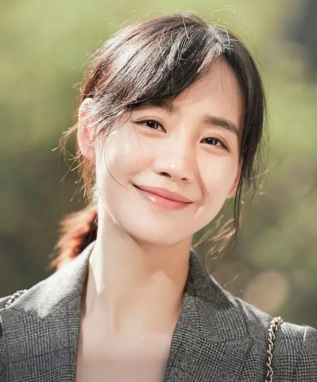 王智：7岁习武少林拳，和佟丽娅同班，中戏毕业后却跑去当了村官