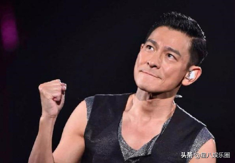 黄霑：一代音乐大师，追悼会万人合唱“千里我独行，不必相送”
