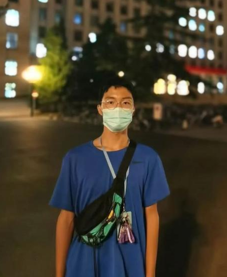 苦难与成功无关：湖南文科第一名，带着妈妈遗照上清华报到