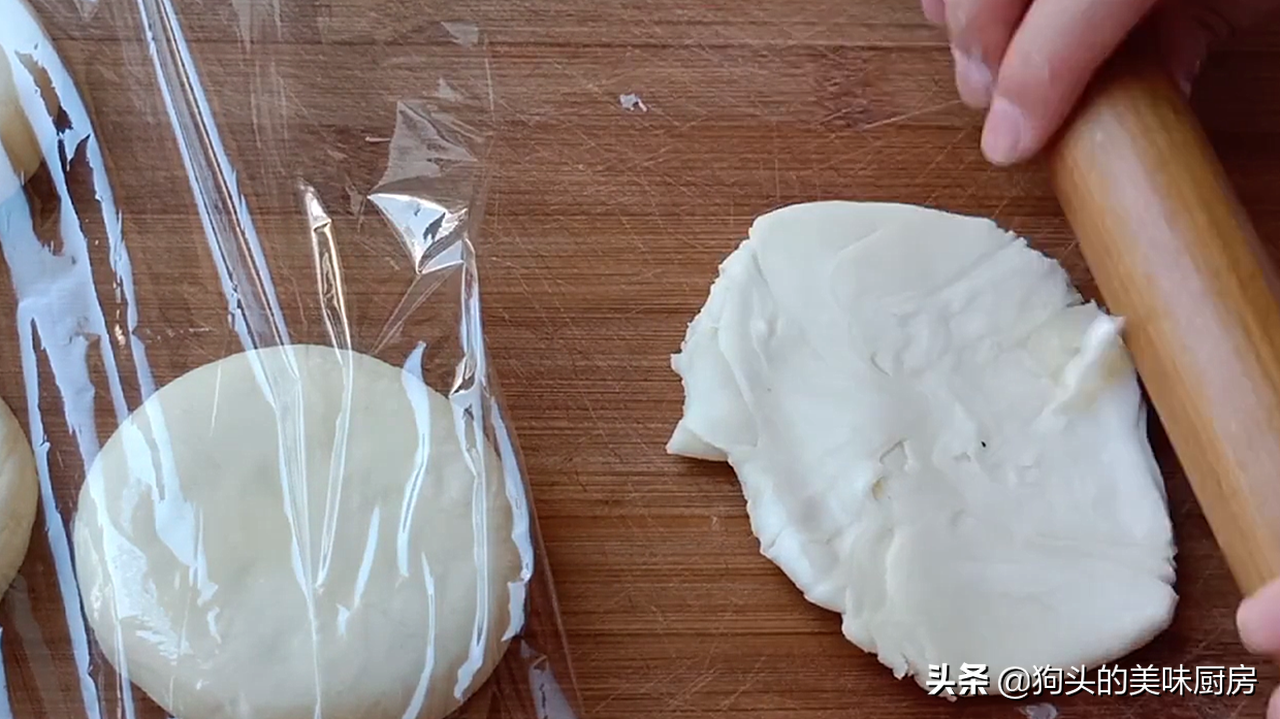 红豆酥饼的懒人做法，外面20块钱一斤，在家做成本不到5元，真香