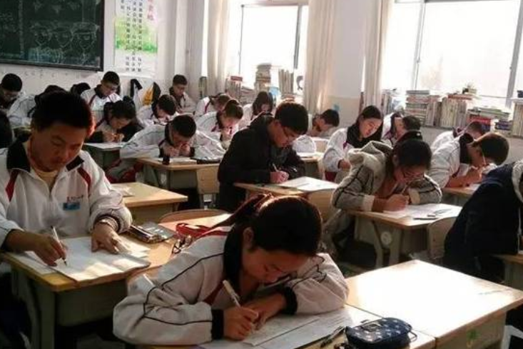 选理不选文？文科生饱受“歧视”，什么原因撑起了这条鄙视链？