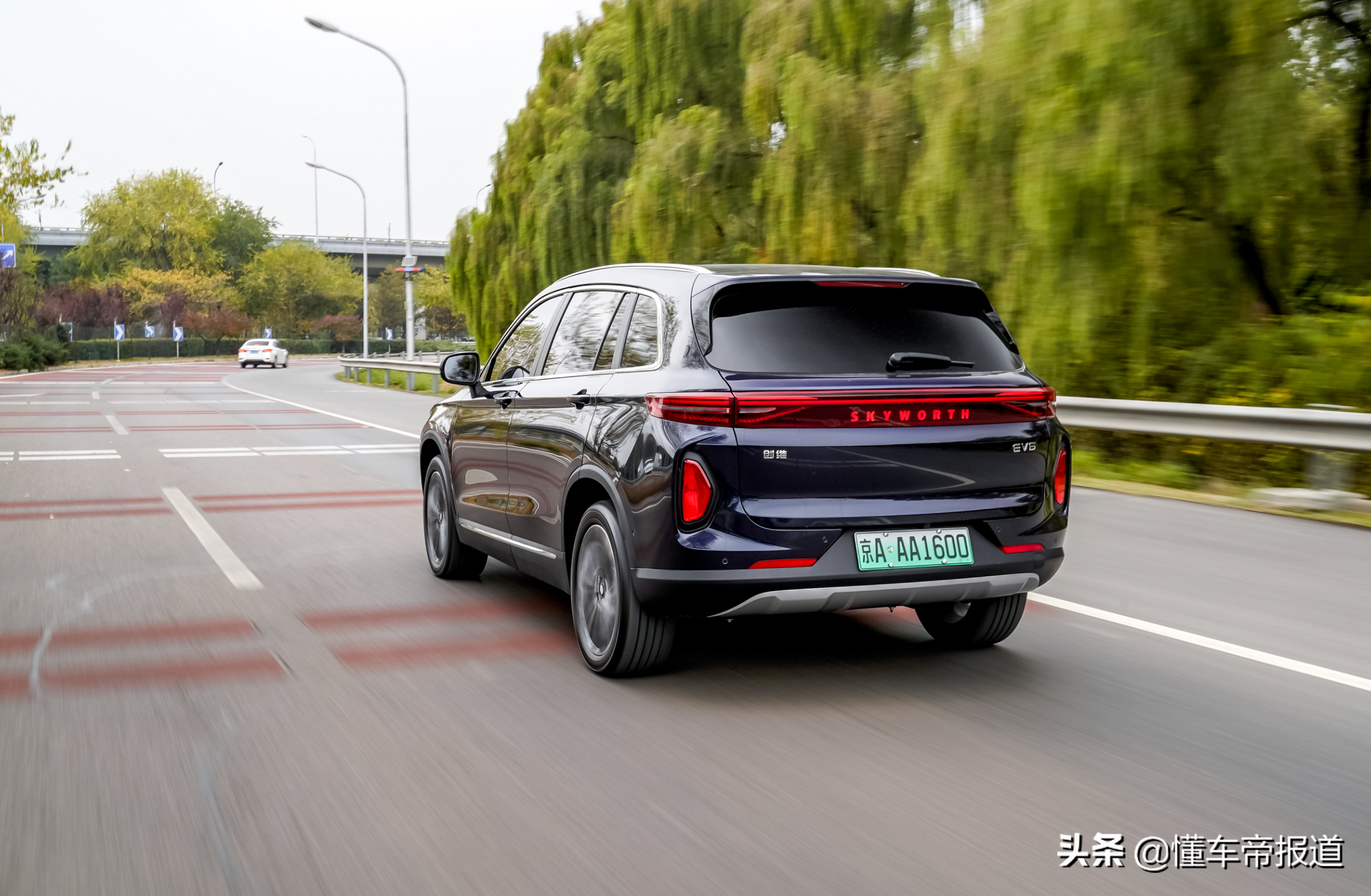 试驾 | 综合续航520公里，空间是亮点，竞争威马W6！试创维汽车EV6