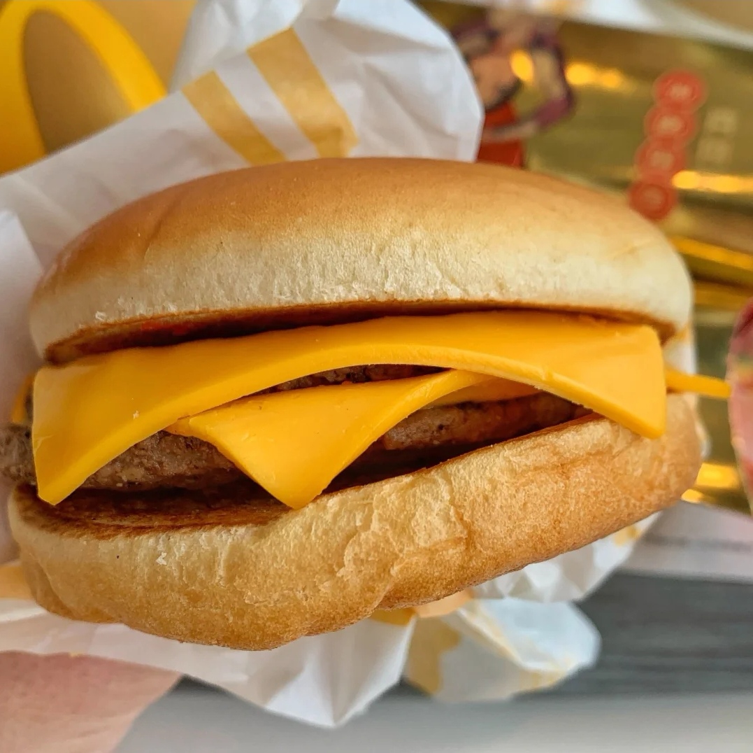 双层吉士汉堡价格(揭秘麦当劳双层吉士汉堡的隐藏吃法)