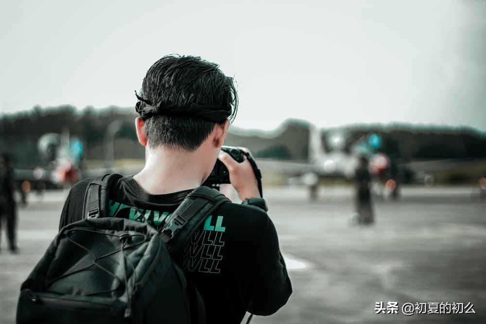 痛到想哭的伤感句子 | 无法愈合的伤，只疼在看不见的地方