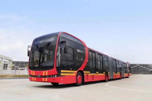 綠色科技，閃耀夷陵 比亞迪國(guó)內(nèi)首批純電動(dòng)鉸接車投運(yùn)宜昌
