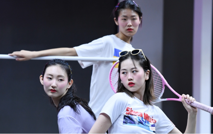 全班37人，仅有一位男生，36位“女神”陪读，网友：来到了女儿国