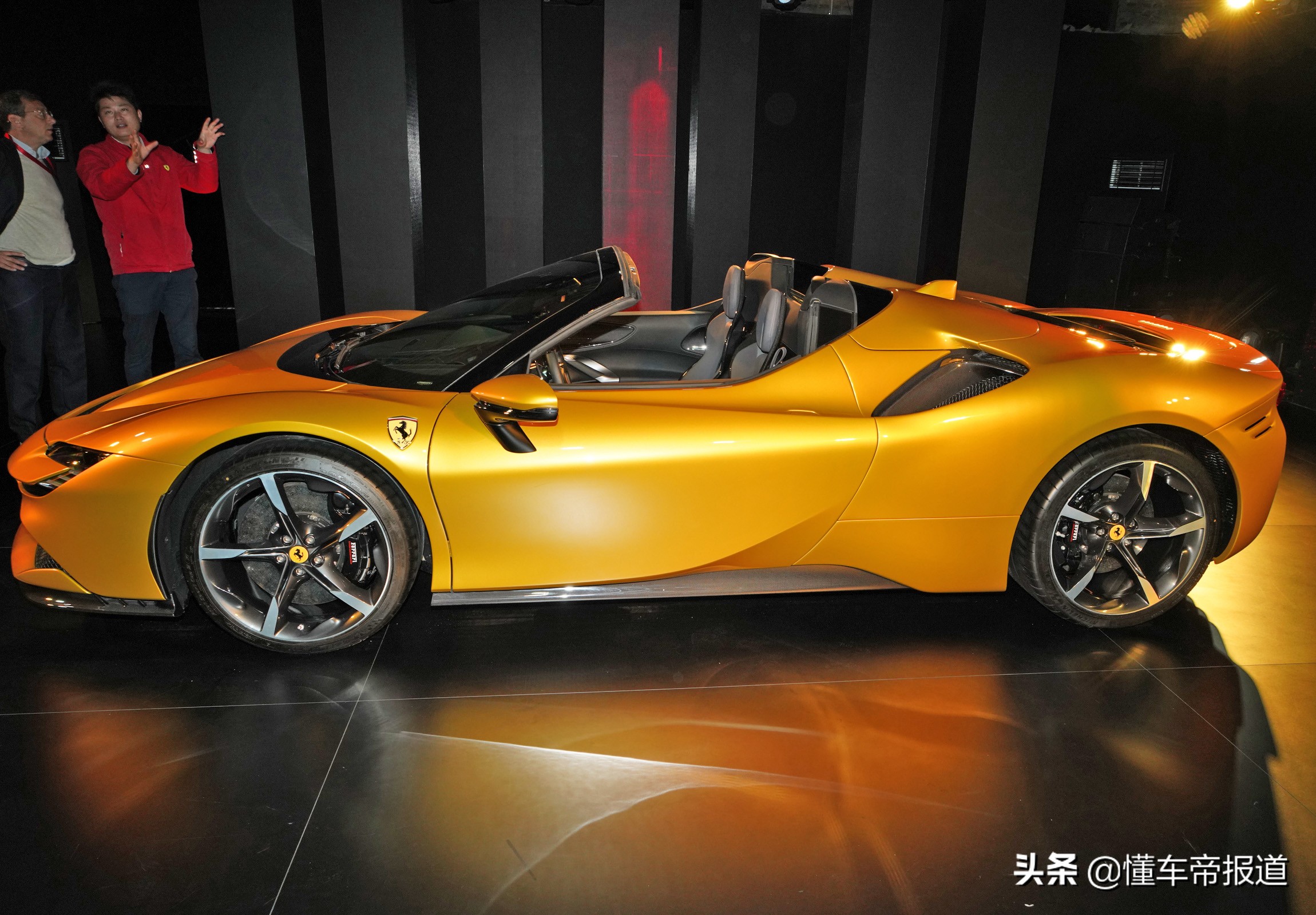 上市｜售499.8万元起，实拍法拉利SF90 Spider