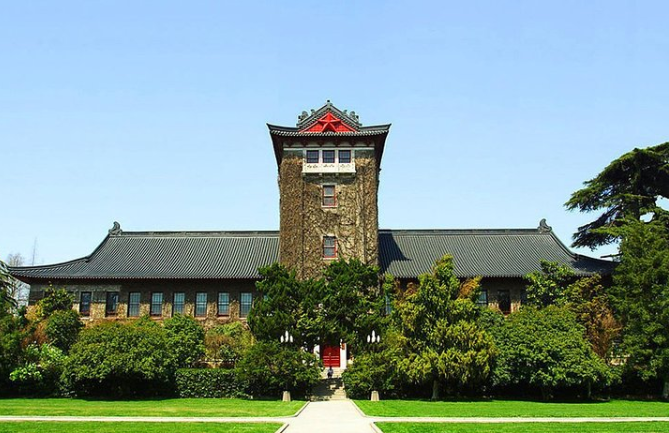 中国“百强大学”排名洗牌，南京大学进步明显，人大跌出前十五
