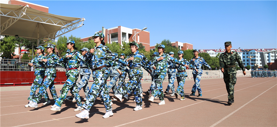 军训正当时，为青春披上迷彩色