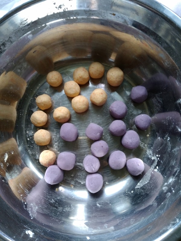 自制芋圆，软糯香甜，一口好几个，美味又嫩滑，在家也能自己做
