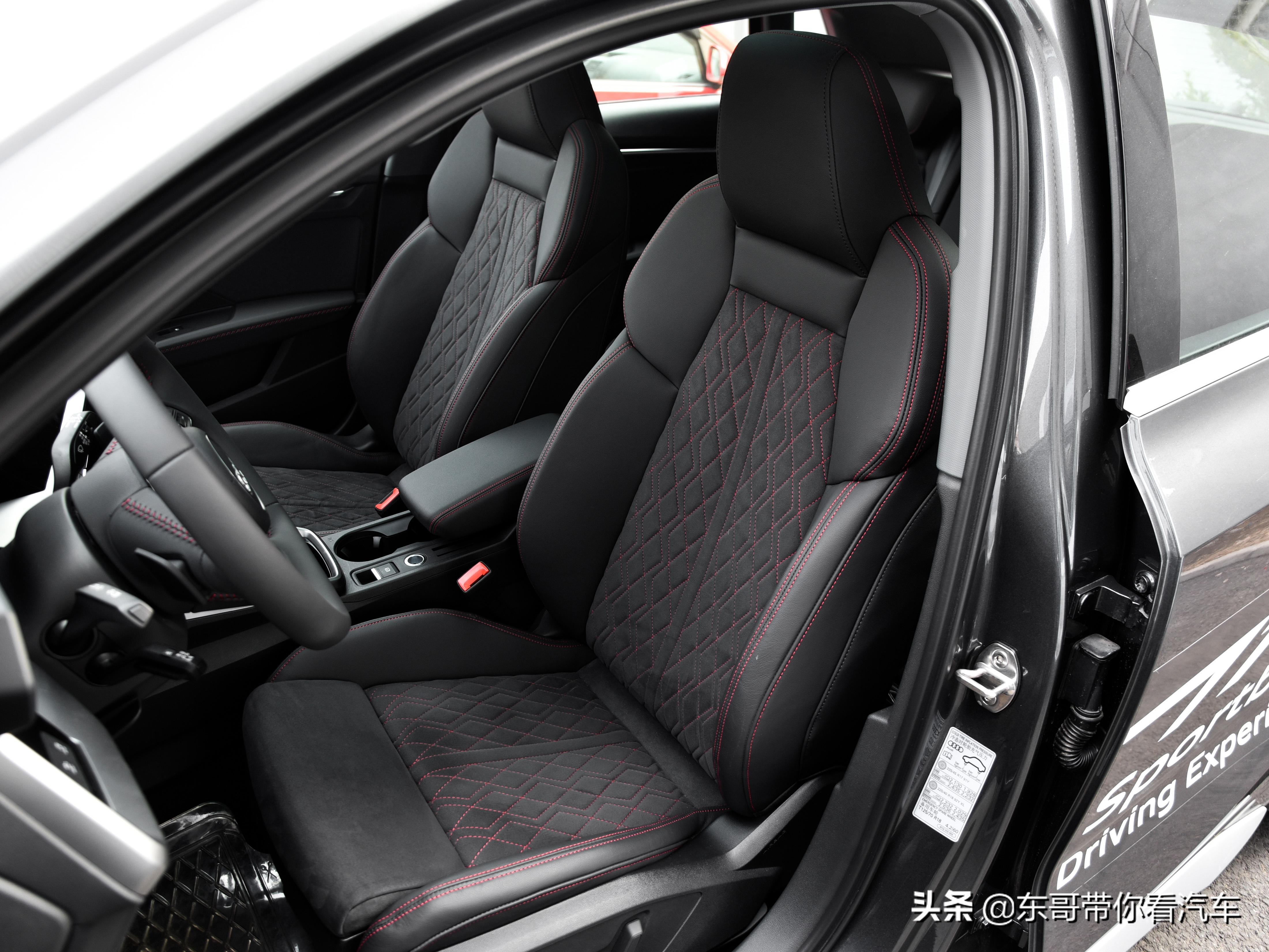 豪华入门车，内饰外观高级有面子，油耗5.9L动力也足，实拍奥迪A3