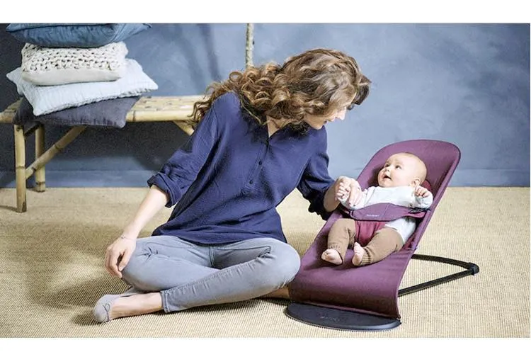 婴儿可以在婴儿摇椅上睡觉吗？