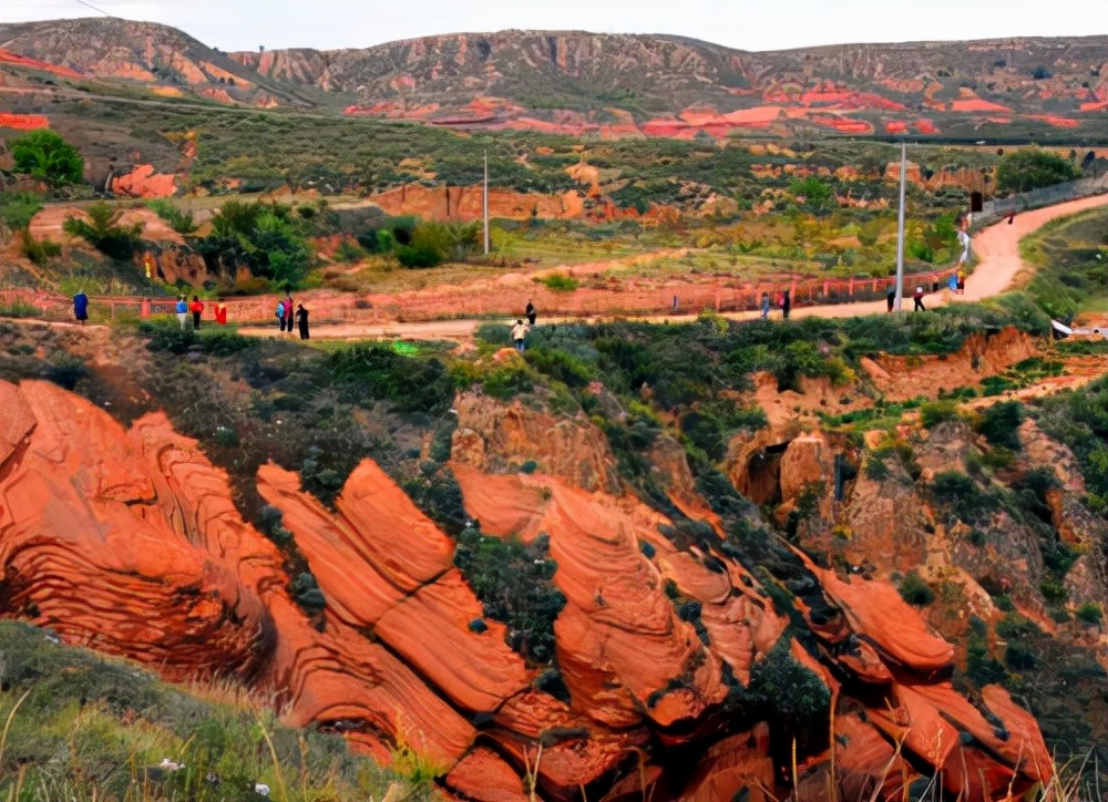 陕西旅游：走进榆林靖边地区波浪谷（图）