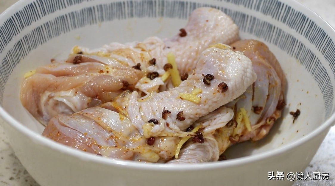 入冬后，吃牛肉羊肉不如吃鸡腿，碰到这个做法不容易，原汁原味