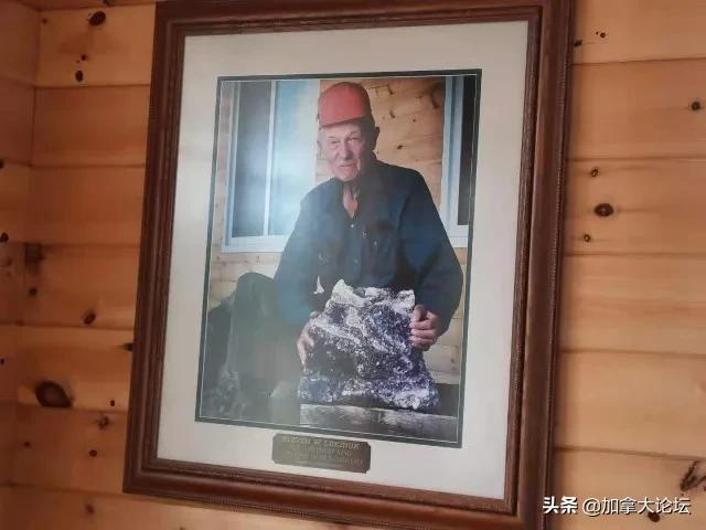 太绝了!安省这处宝藏矿场能挖出晶莹剔透的紫水晶