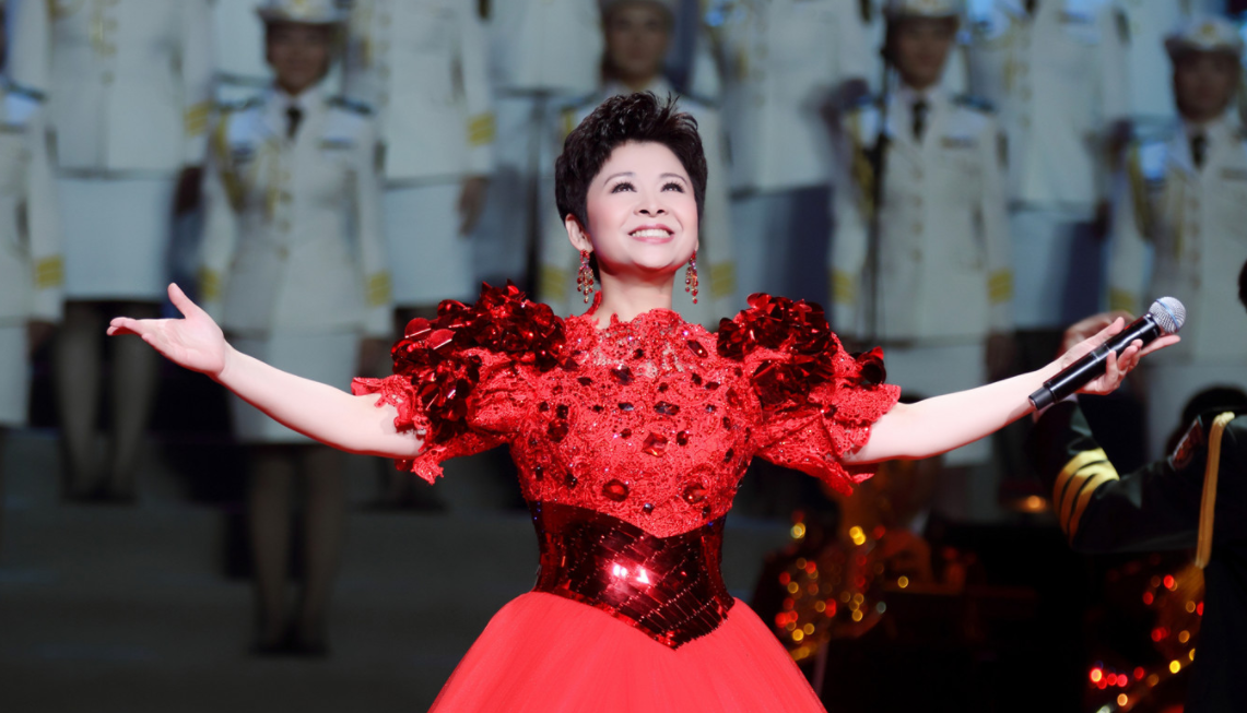 23岁走红下嫁初恋,39岁销声匿迹,民歌天后董文华都经历了啥?