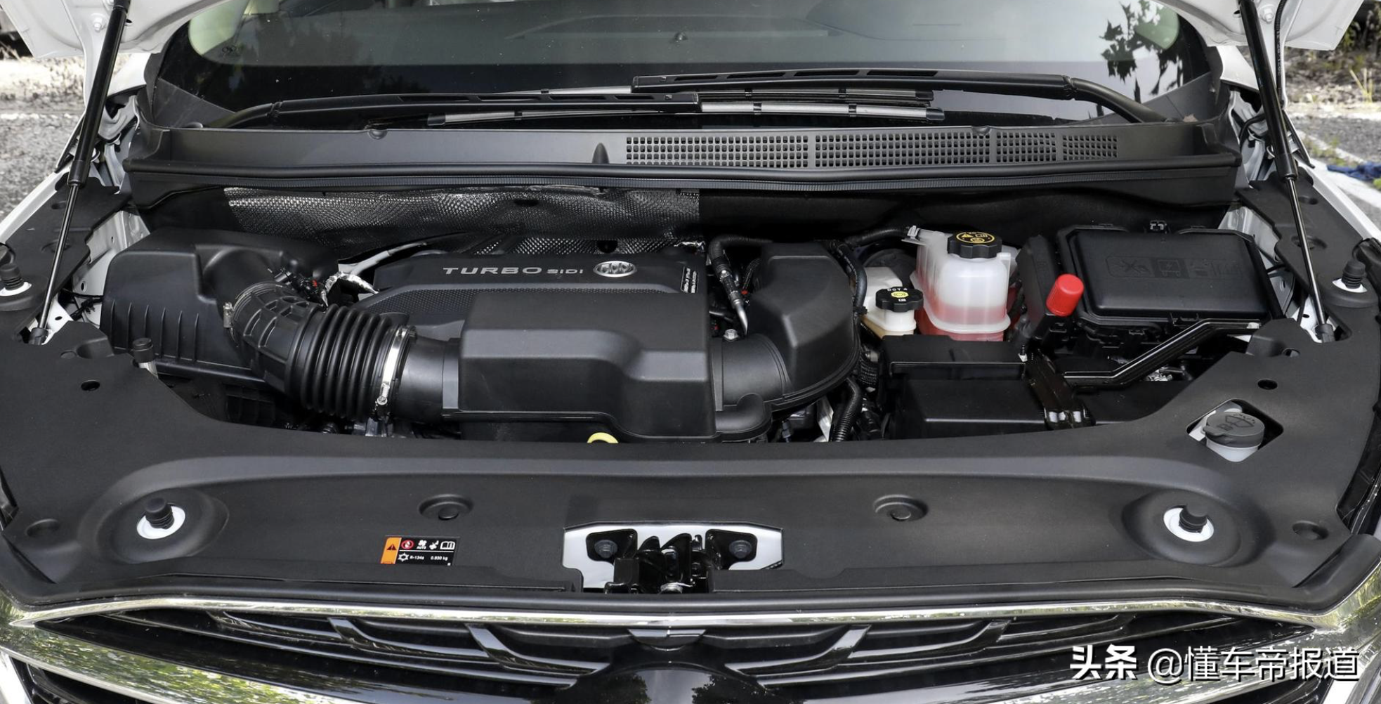 新车 | 售31.79万起，新款别克GL8 ES陆尊实车亮相，竞争丰田赛那