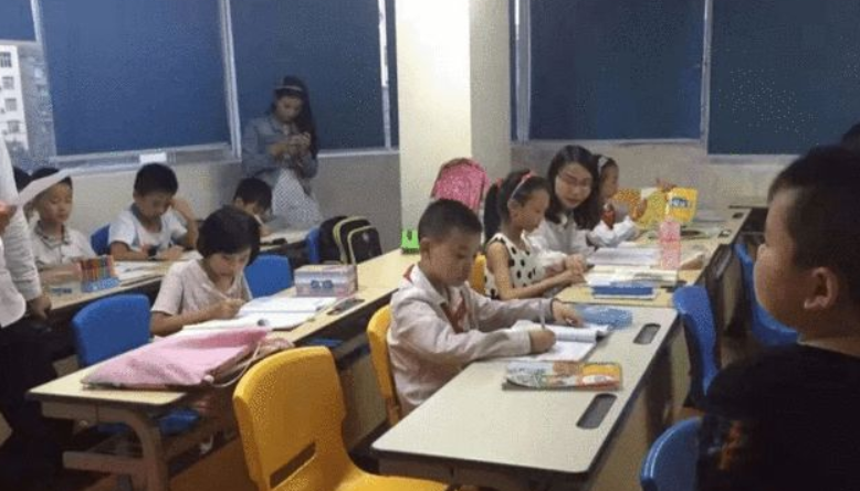 中小学或许不能上补习班了？有人欢喜有人忧，教育部给出说法