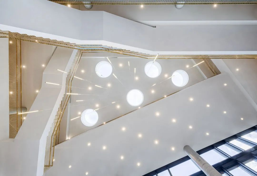 嘉士伯新总部大楼，可回收的黄铜外立面，示范了真正可持续理念