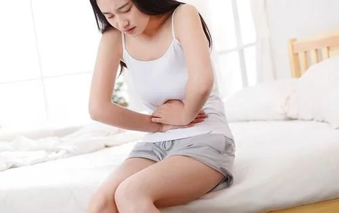左侧背部及腹部疼痛可能是什么原因引起的？