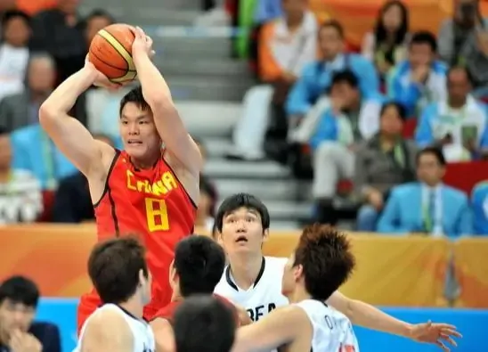 哪个cba明星是柳州的(拒绝两份NBA合同！亚洲第一前锋任性啊！膜拜吧！他是CBA历史最佳)