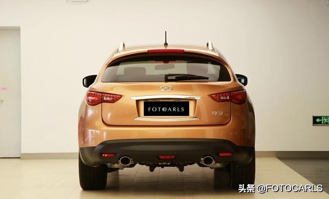 英菲尼迪FX37 3.7L V6实拍，让宝马X5/Q7吃灰的异类，售价79.9万