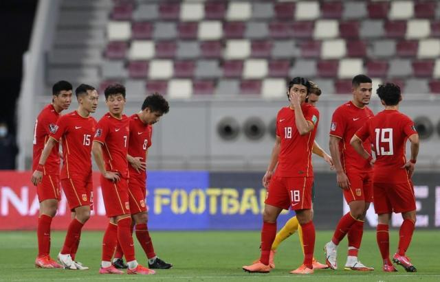 FIFA世界杯官推带节奏(0射正！0比3！国足12强赛首战稳定发挥)