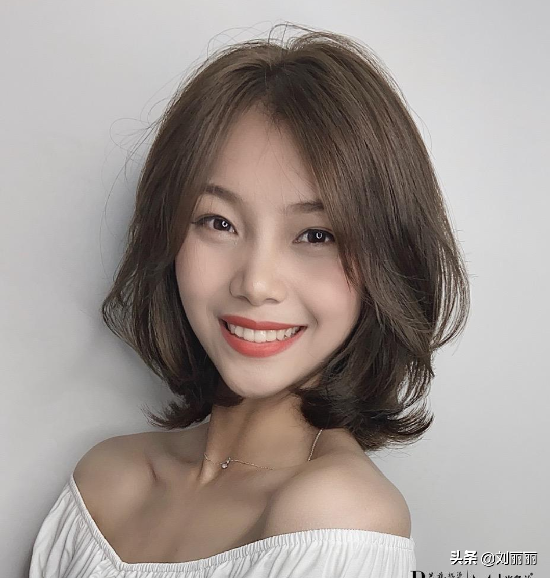 "锁骨发"发型19款,一看就很喜欢,瘦脸时尚不夸张