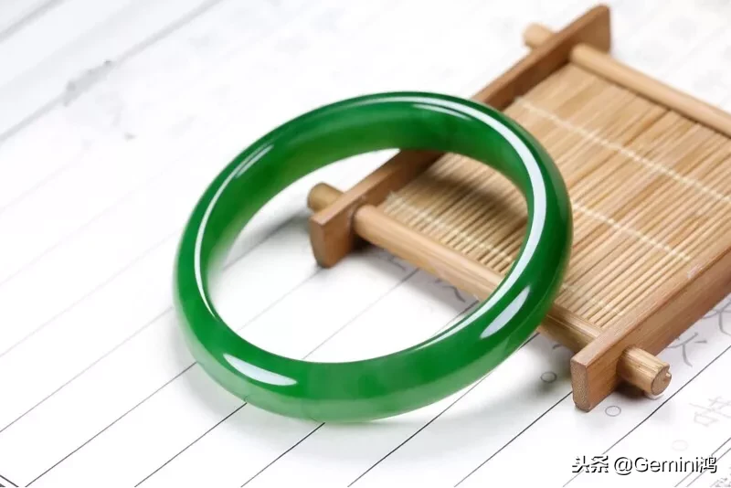 南红五行属什么属性（12生肖最佳搭配色系）