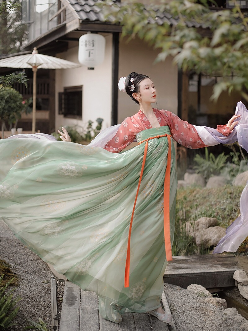 力挺新疆棉！买外国牌子不如看看中国汉服，古典优雅又高级