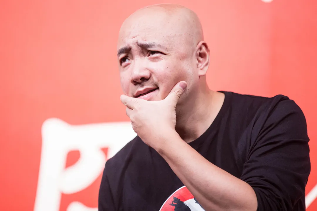 华晨宇被爆植发背后:中国有2.5亿人脱发,90后开始秃了