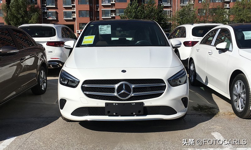 全新奔驰B200到店实拍，不看车标，1.3T售25.98万起值么？