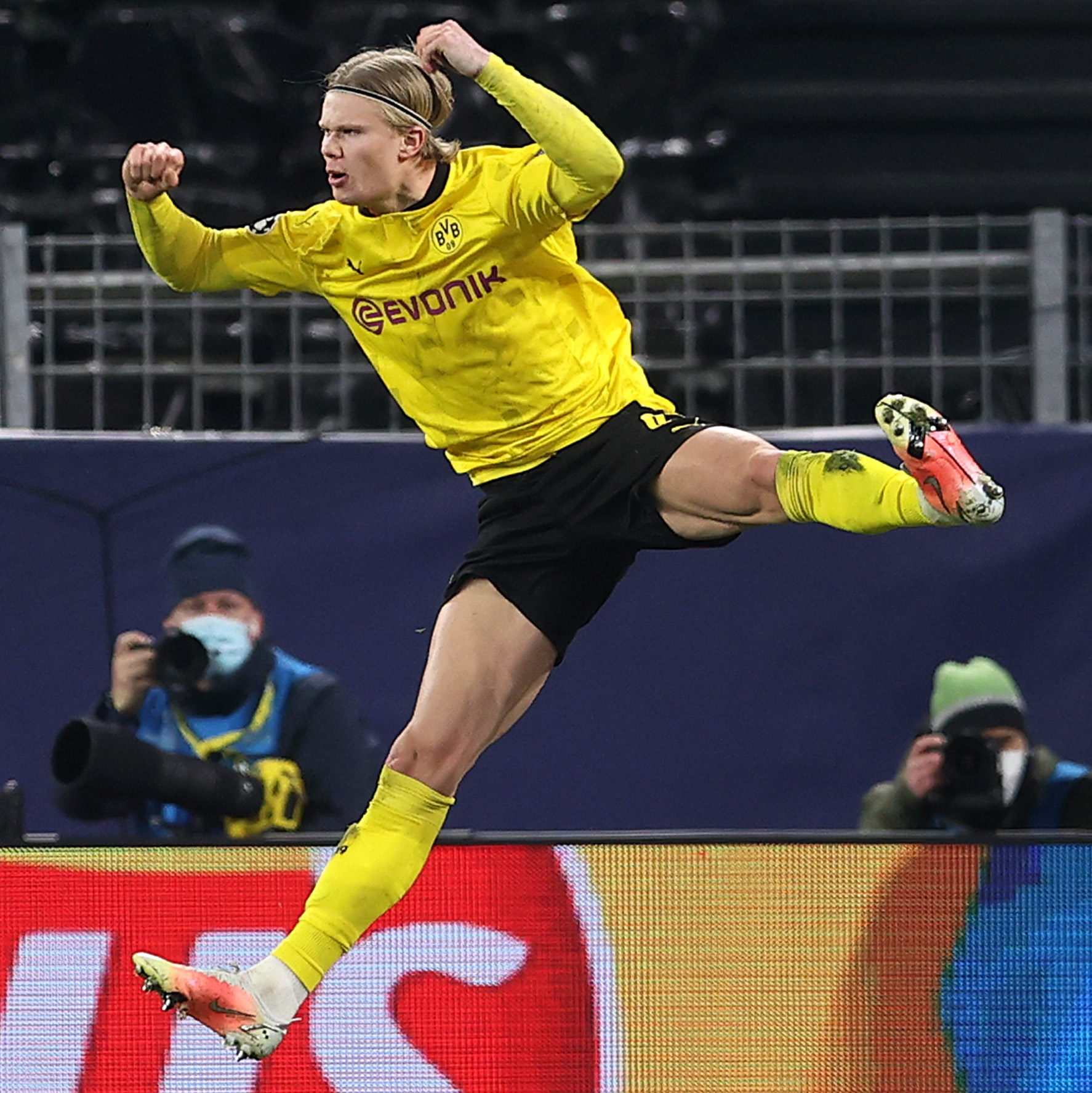 哈兰德21岁了哈兰德姆巴佩数据全面对比谁能最先获得金球奖