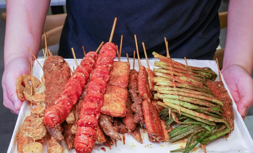 夏天什么最火？他靠卖烧烤月入3W，是如何做到的